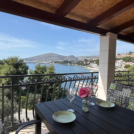 Apartments Villa Mirella 20 M From The Sea - Free Parking Trogir Exteriér fotografie