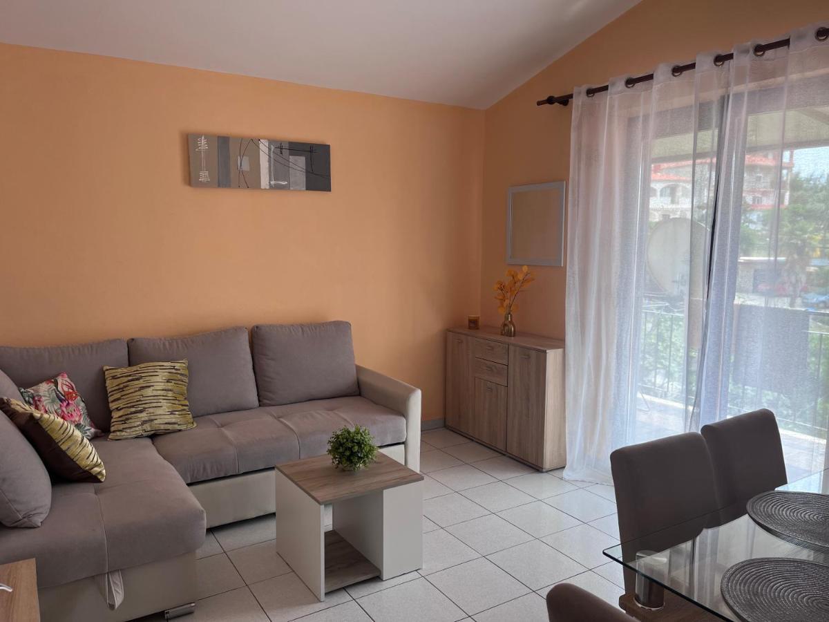 Apartments Villa Mirella 20 M From The Sea - Free Parking Trogir Exteriér fotografie