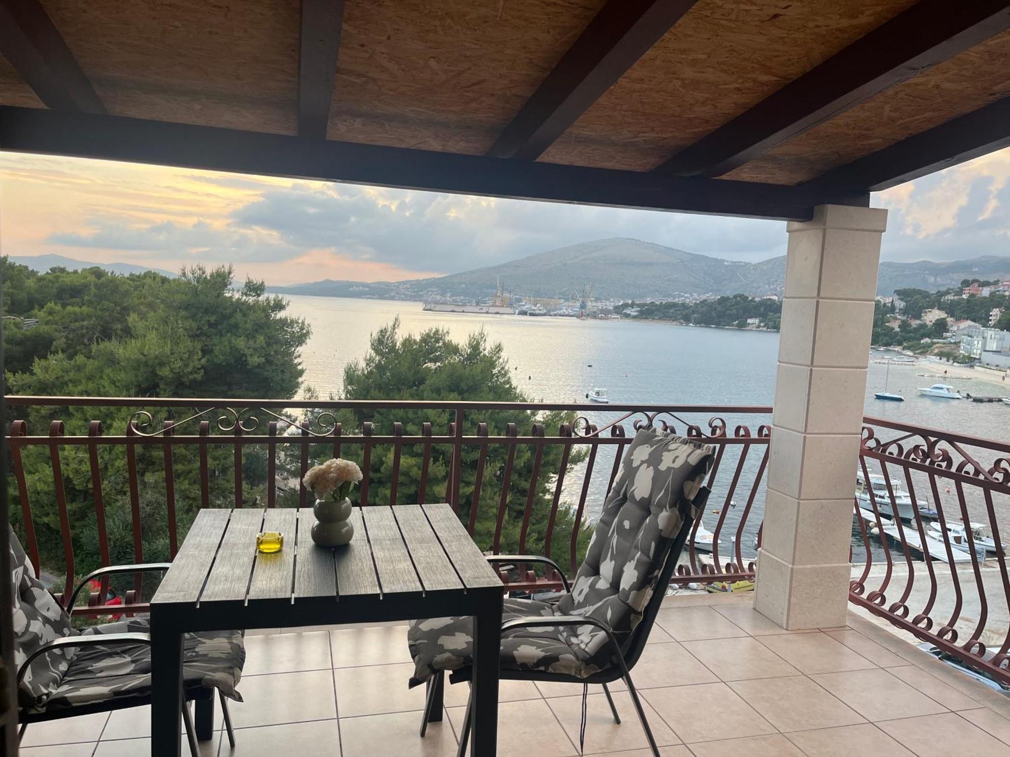 Apartments Villa Mirella 20 M From The Sea - Free Parking Trogir Exteriér fotografie