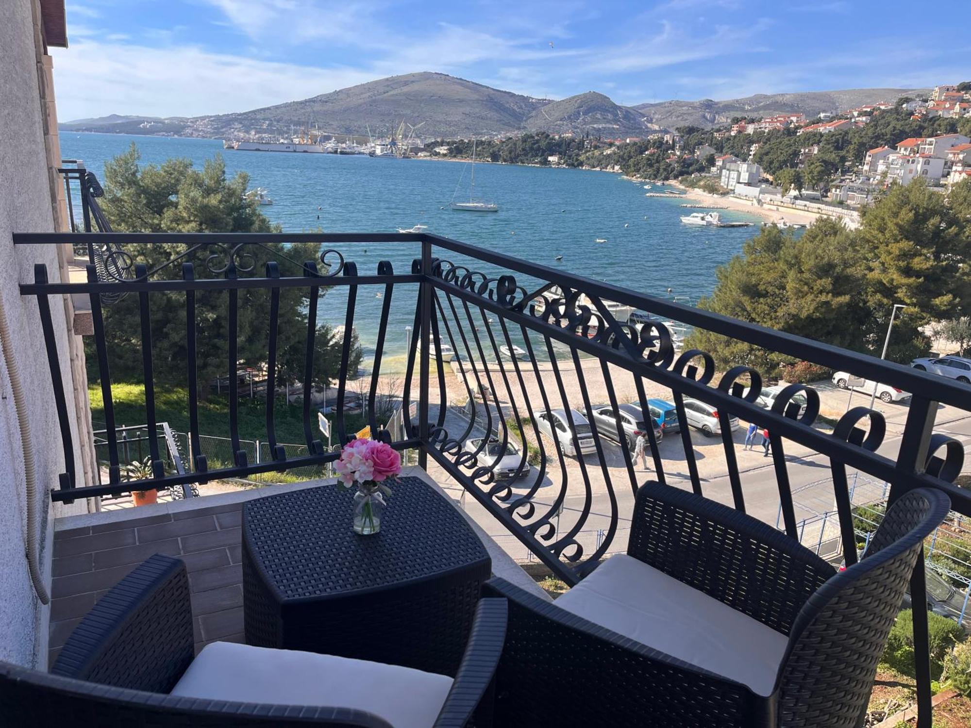 Apartments Villa Mirella 20 M From The Sea - Free Parking Trogir Exteriér fotografie