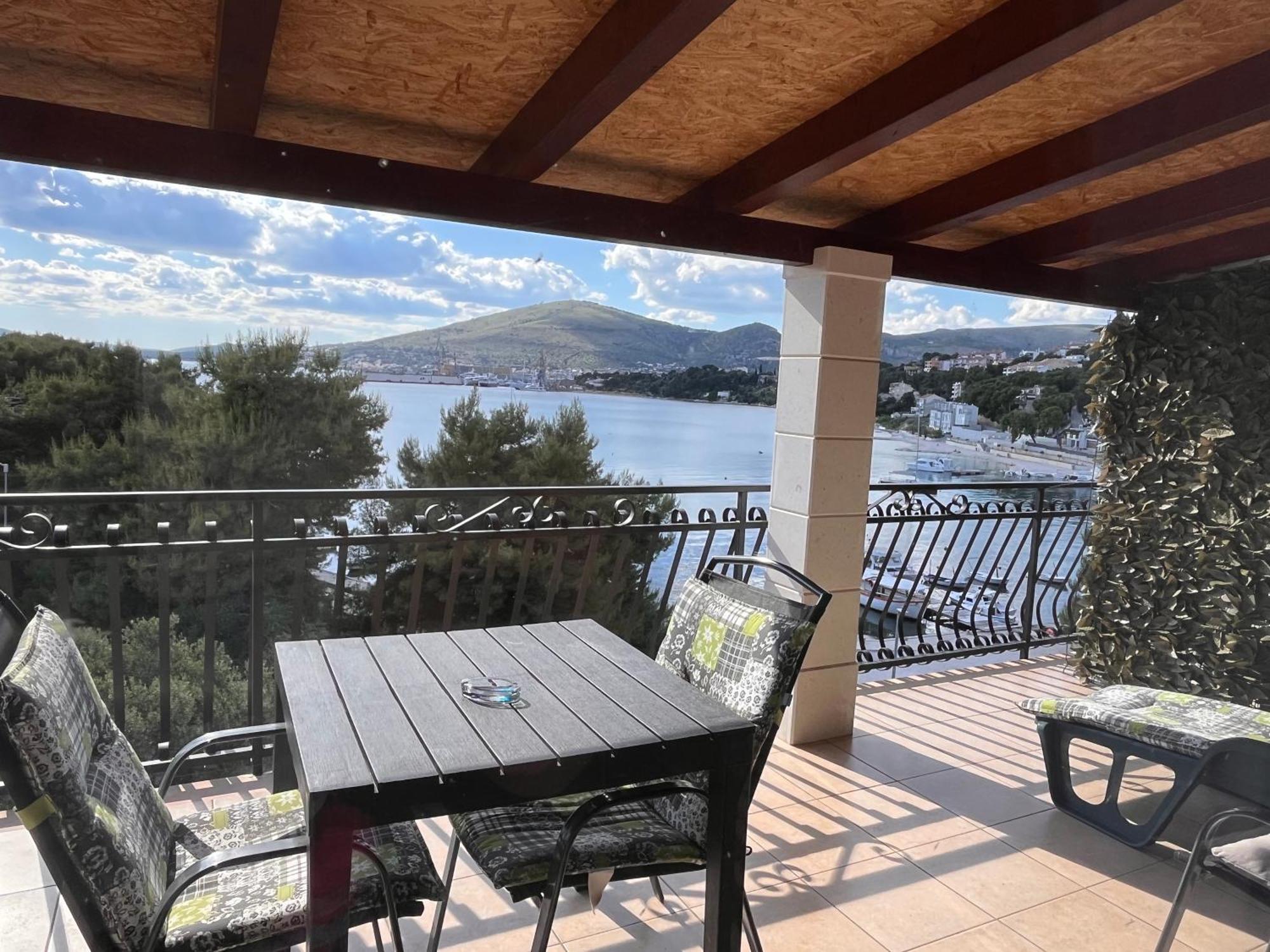 Apartments Villa Mirella 20 M From The Sea - Free Parking Trogir Exteriér fotografie