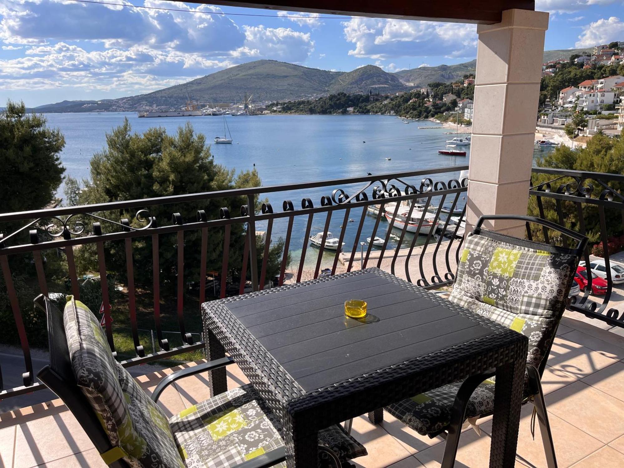 Apartments Villa Mirella 20 M From The Sea - Free Parking Trogir Exteriér fotografie
