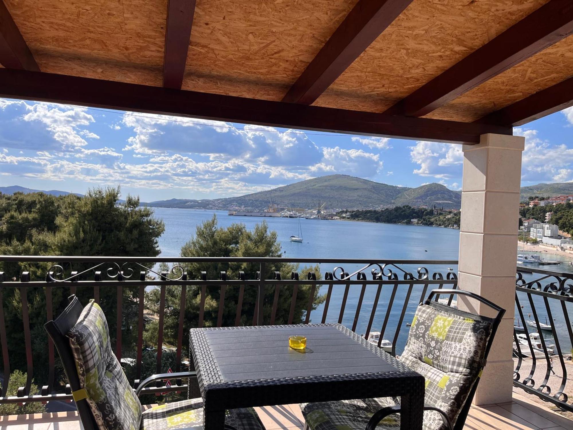 Apartments Villa Mirella 20 M From The Sea - Free Parking Trogir Exteriér fotografie