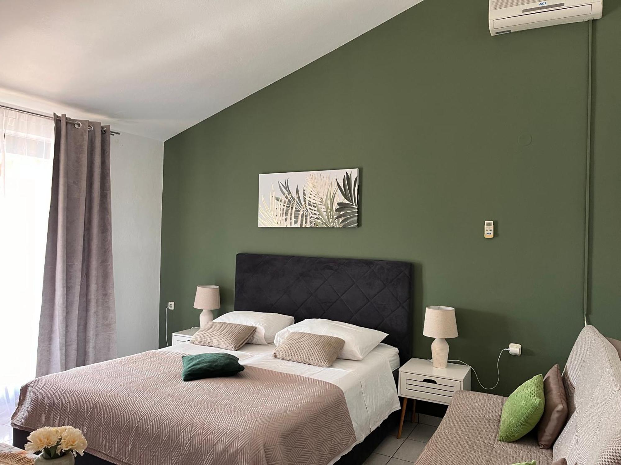 Apartments Villa Mirella 20 M From The Sea - Free Parking Trogir Exteriér fotografie