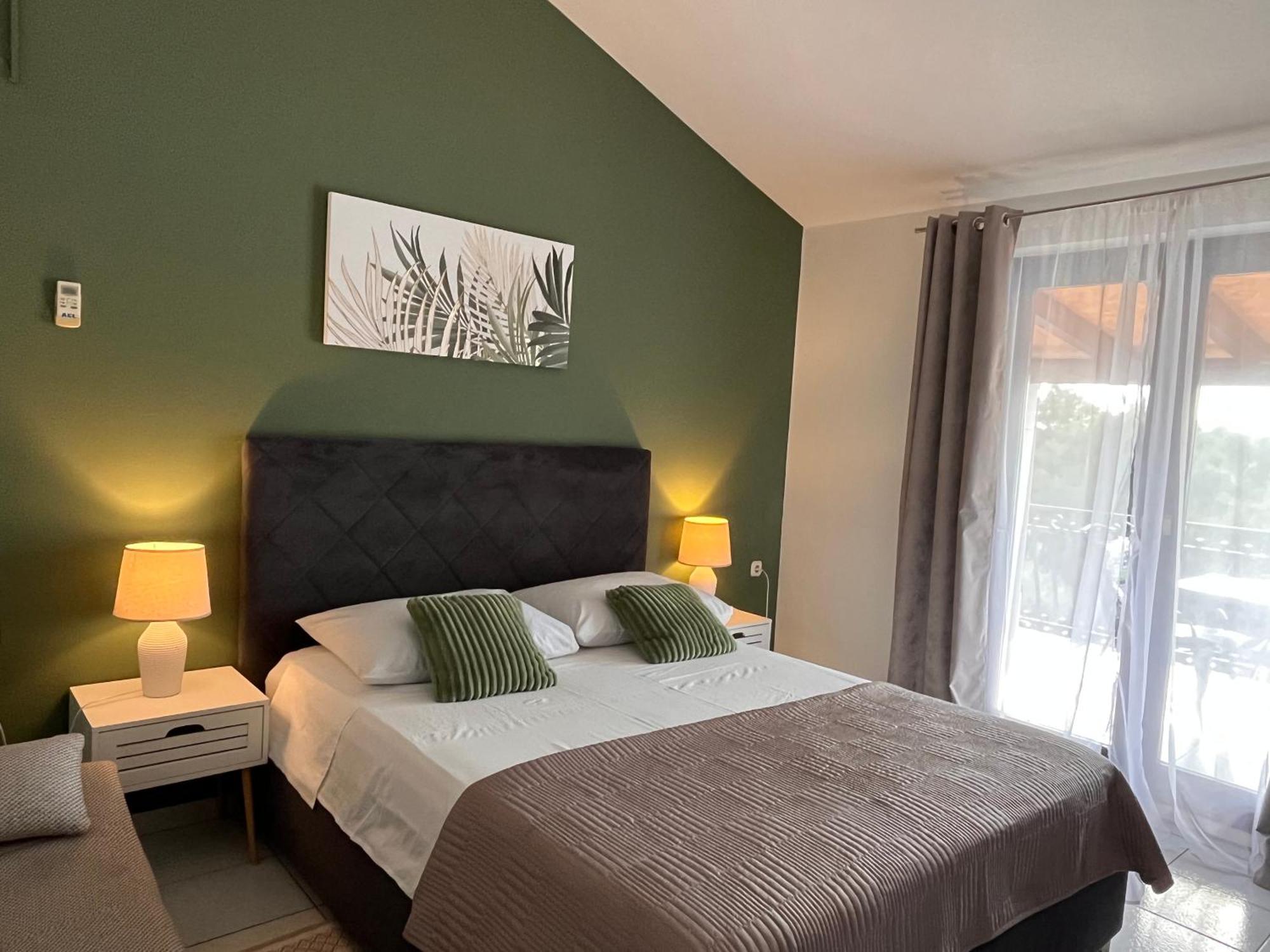Apartments Villa Mirella 20 M From The Sea - Free Parking Trogir Exteriér fotografie