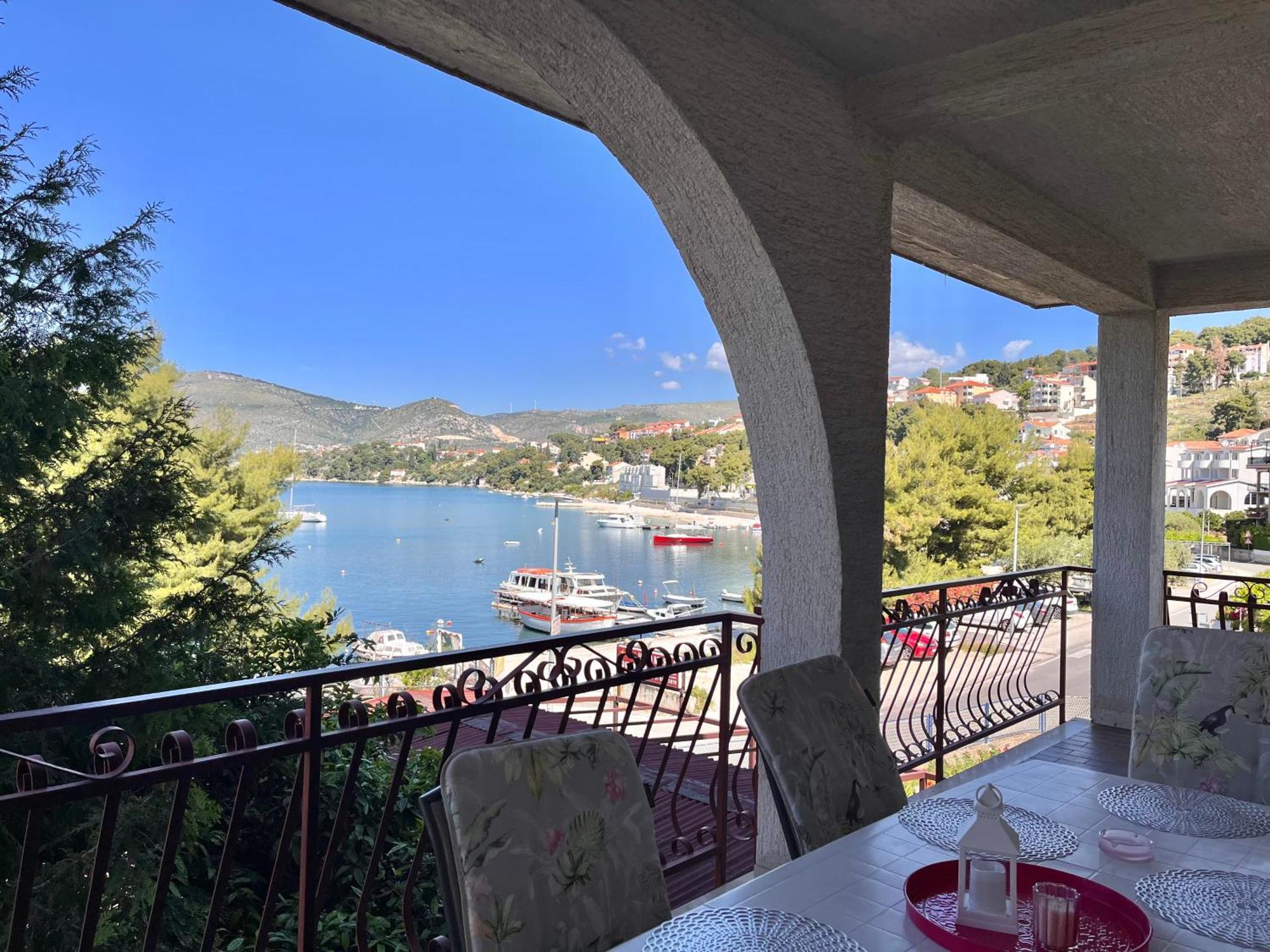 Apartments Villa Mirella 20 M From The Sea - Free Parking Trogir Exteriér fotografie