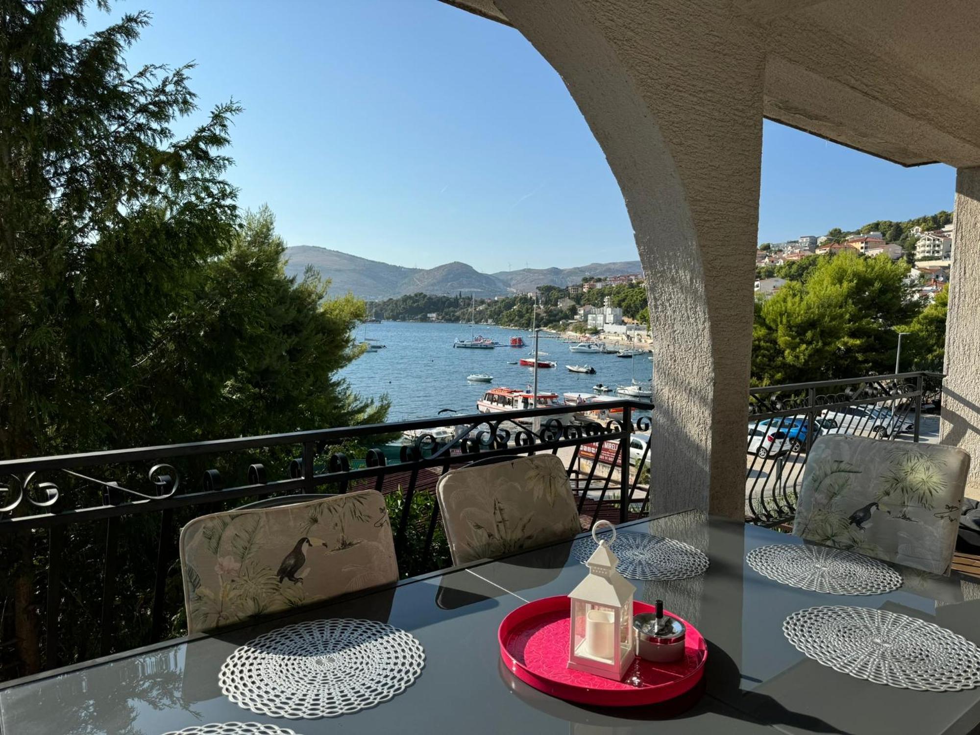 Apartments Villa Mirella 20 M From The Sea - Free Parking Trogir Exteriér fotografie