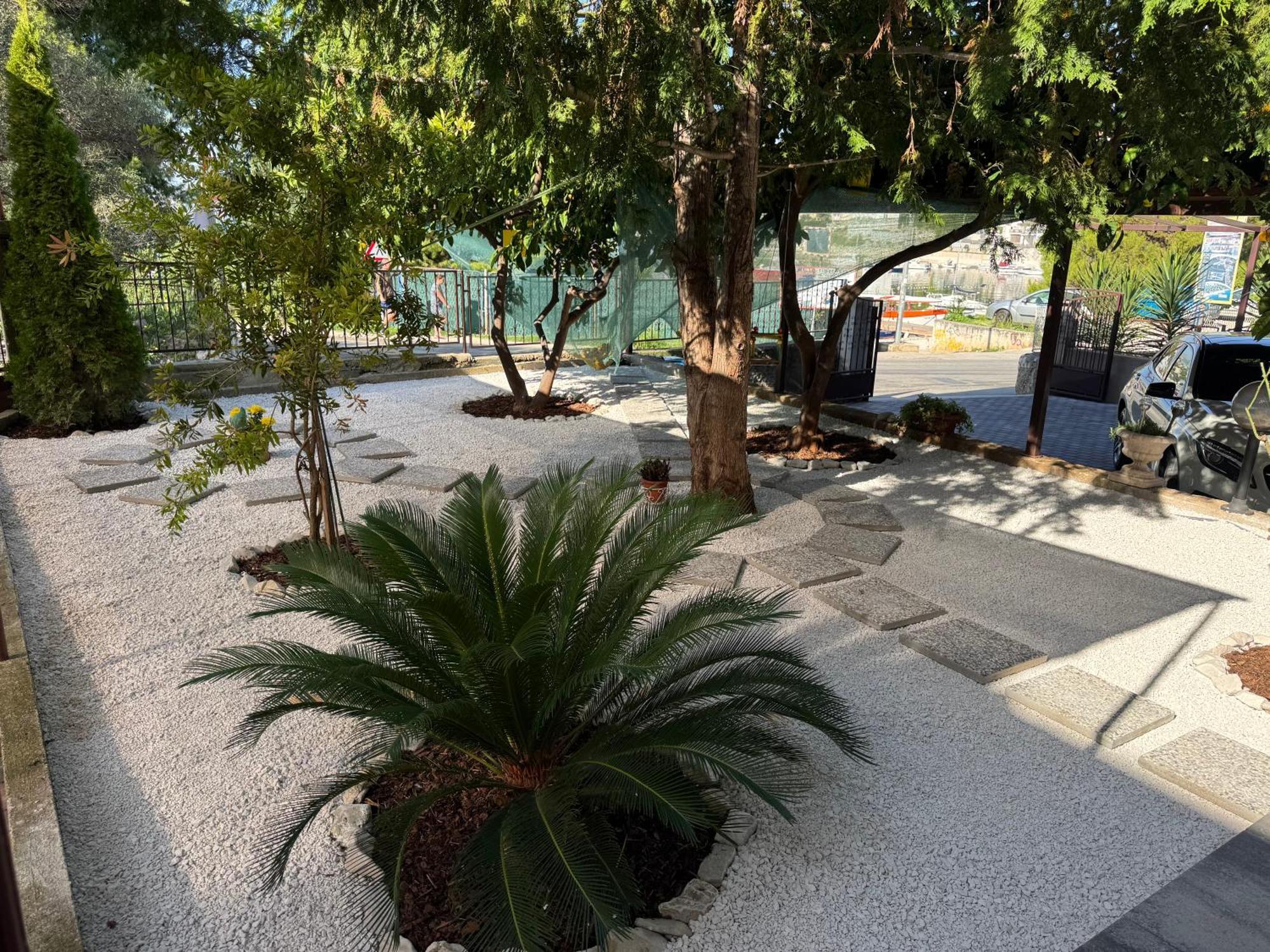 Apartments Villa Mirella 20 M From The Sea - Free Parking Trogir Exteriér fotografie