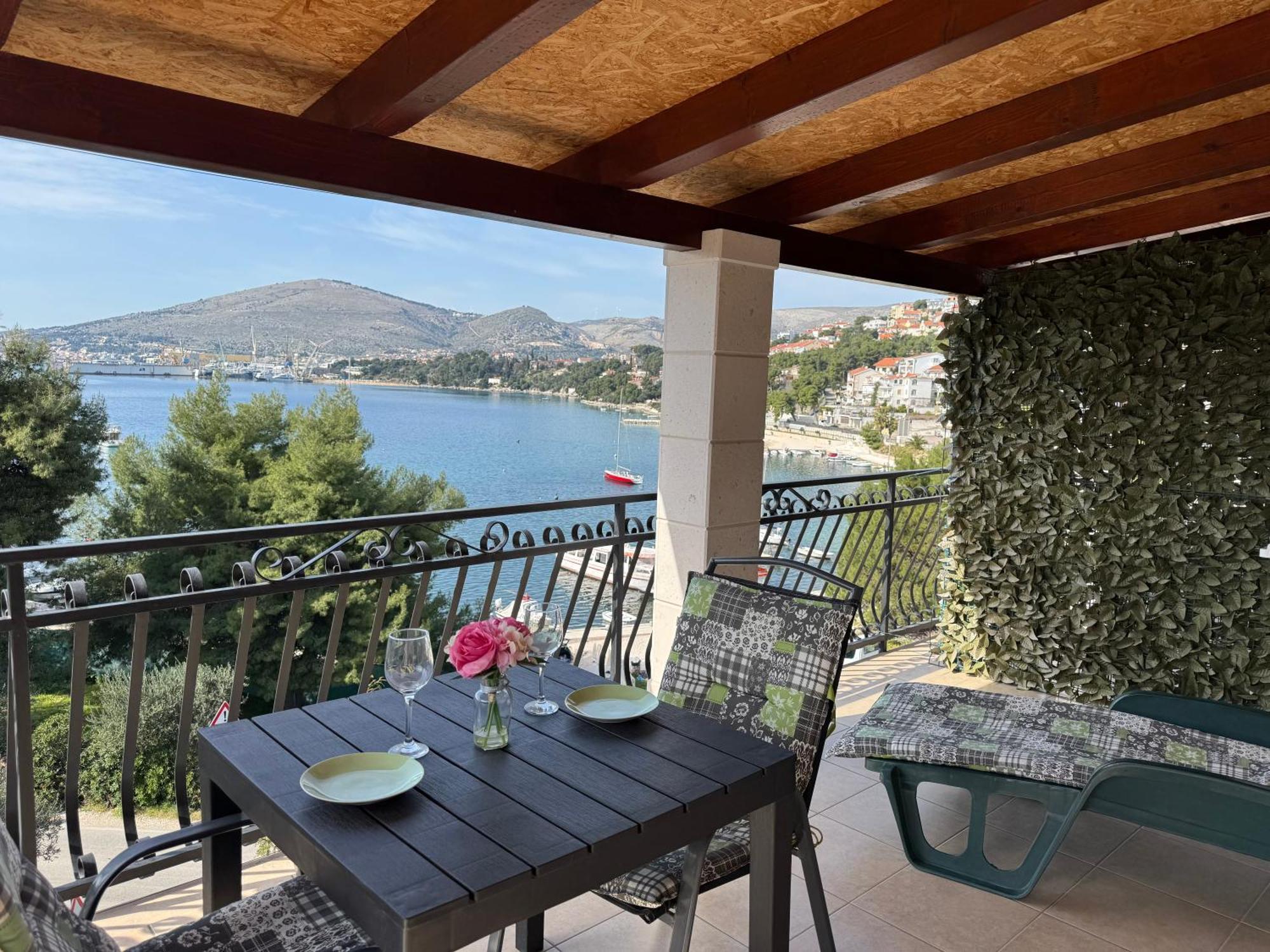 Apartments Villa Mirella 20 M From The Sea - Free Parking Trogir Exteriér fotografie