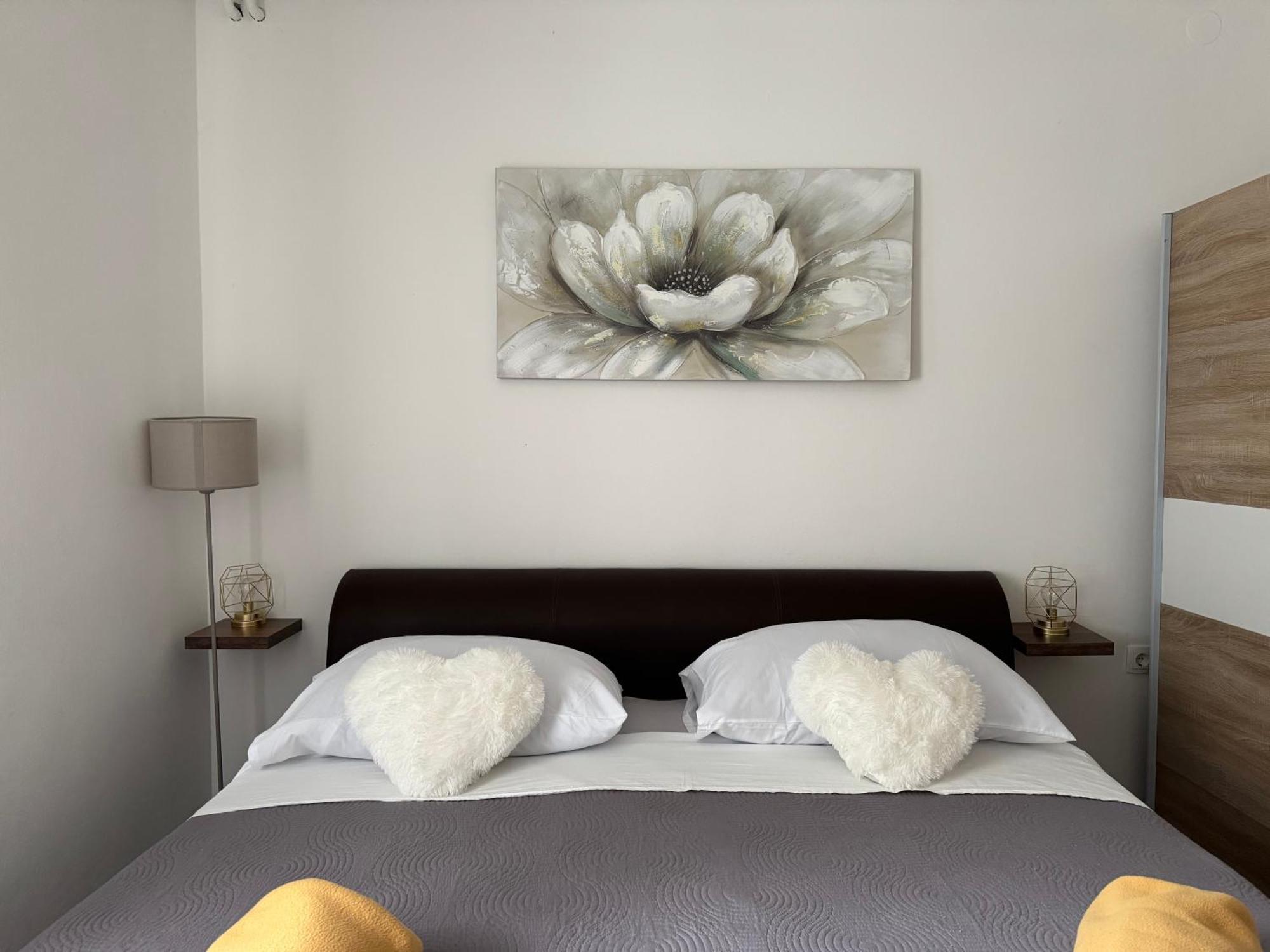 Apartments Villa Mirella 20 M From The Sea - Free Parking Trogir Exteriér fotografie