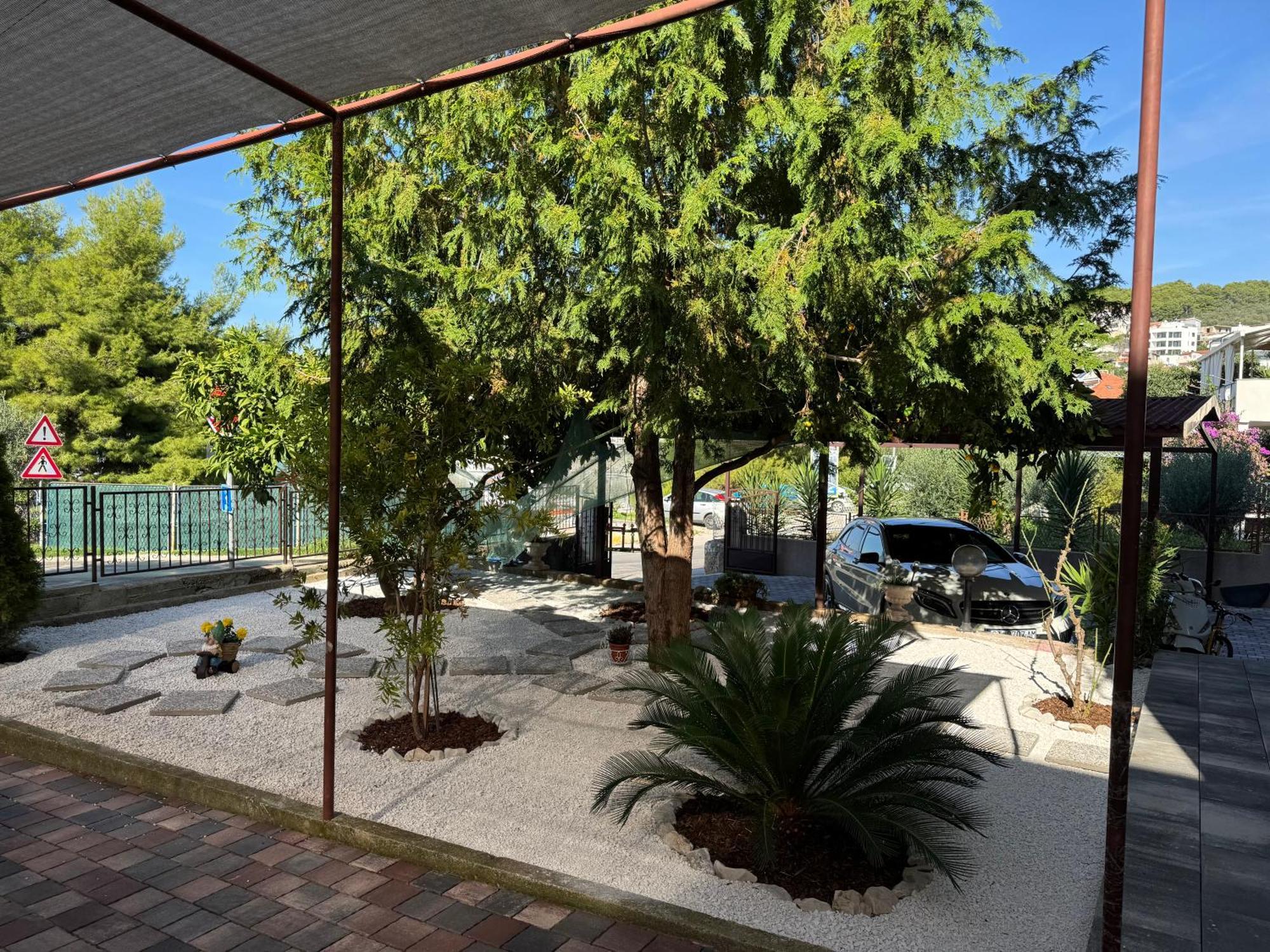 Apartments Villa Mirella 20 M From The Sea - Free Parking Trogir Exteriér fotografie